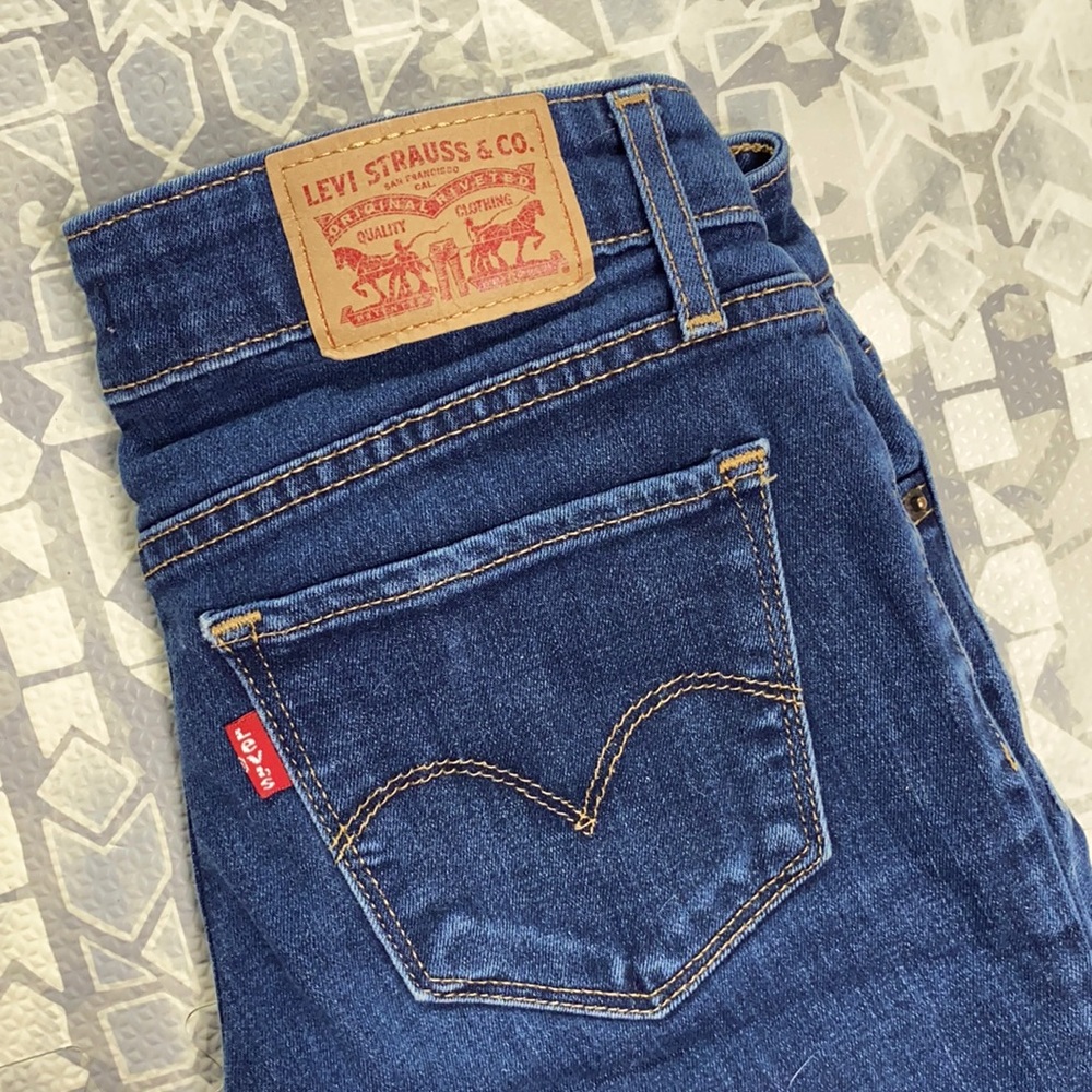Levi’s 711 Skinny Jeans